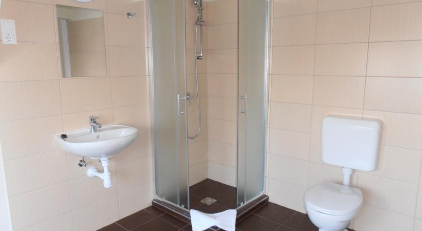 Martineum Felnottkepzo Akademia Hostel Szombathely Bilik gambar